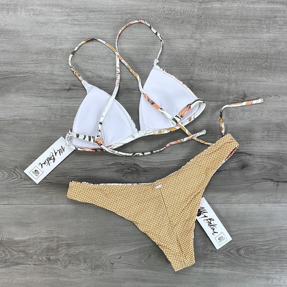 ☀️RIP CURL☀️ PLAYA BLANCA CROSS
PLAYA BLANCA SKIMPY REVERSIBLE BIKINISET - Picture 14 of 15